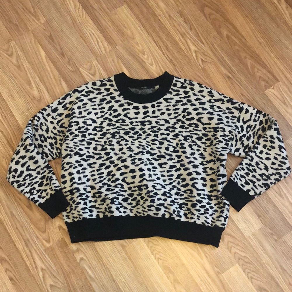 T TAHARI Leopard Print Sweater